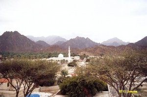 Oase Hatta mitten im Hajar Gebirge.jpg