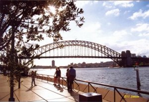 Die berühmte  Harbour-Bridge - 1998.jpg